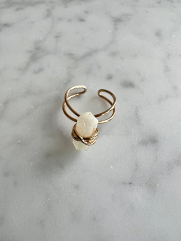 Natural stone sphere ring